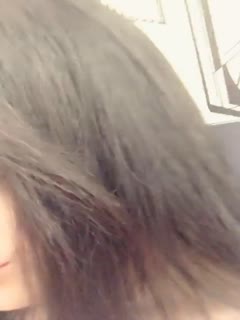 刚上大学的小萝莉乖乖抱着腿让爸爸操 小嫩逼女上位榨精 被射了一脸还有点生气了