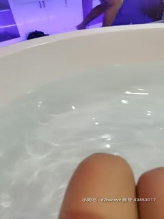 【哥现在只是个传说】逼逼真粉清晰可见 叫声销魂