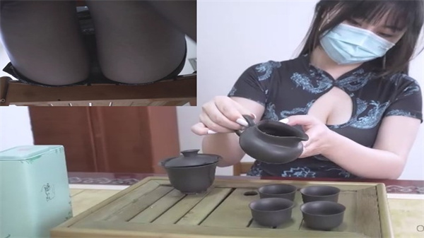 萝莉户外全裸露出 交桥上全裸露出 还跟桥底下挥手呢