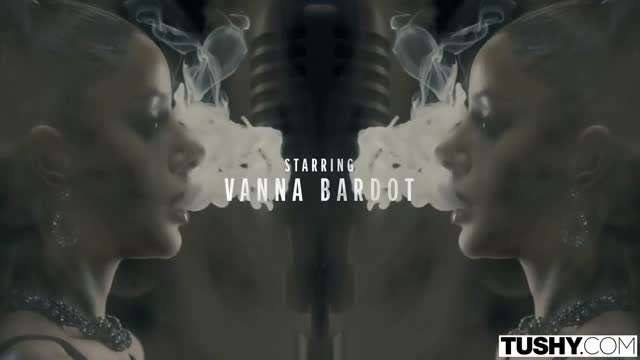 双马尾足球宝贝湿身激战，啪啪水声四溅！