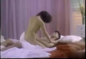 4.4K 3:13HD空姐女神我想大多数男生都想过和空姐来一次吧！来吧，后入空姐，必须让她穿上制服再干她，让空姐像狗一样跪下玩她的骚逼