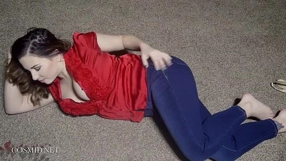 【MP4】IPZZ793经典新片推荐 被便利店年轻打工妹追求，陷入出轨的爱河，饥渴难耐的前女演员人妻 仲村美优