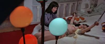 真实家庭乱伦 母子俩在树林野战 儿子给妈妈嫩穴 A片