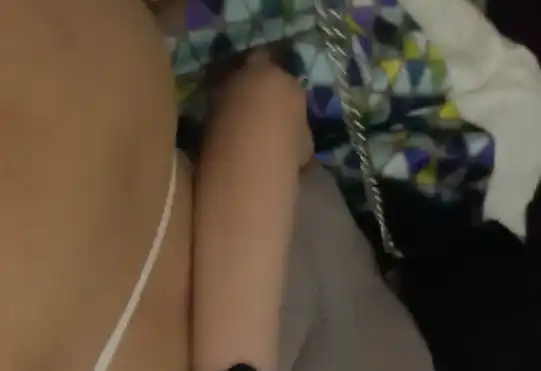 剛做沒幾天還很抗拒陌生人碰她，插入身體后就放開了