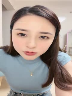 淫妻露臉，賤貨的逼在顫抖