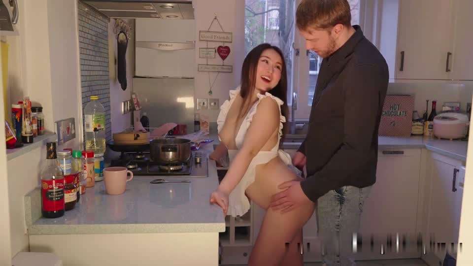 [中文字幕]JUQ591 被媽媽朋友引誘的交友軟件，一起甜蜜飼養著推的年輕人。 椎名由奈 五十嵐美月 椎名ゆな