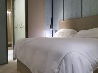 HUNTC375 霸凌胁迫！高岭之花被逼脱下内裤，在教室角落被全班轮流爆操到失禁