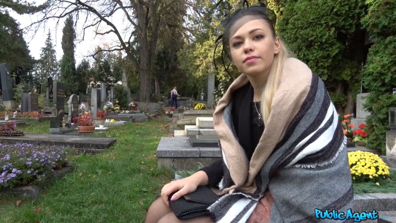 家庭监控新婚夫妻照小黄片解锁新姿势 激情啪啪高潮全程录下 A片