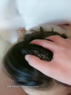 李寻欢偷拍！极品嫩妹背着男友被野男狂操内射，淫穴湿透高潮尖叫