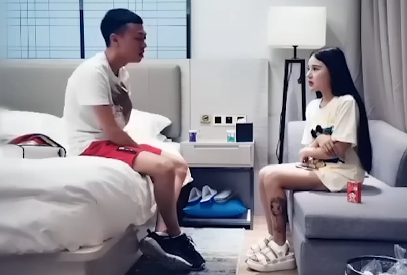 FC2PPV1583357长相甜美的女孩其实是个无可比拟的荡妇