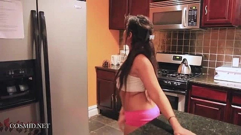 [私人订制]大奶骚逼黑丝少妇，两个猛男不是对手，差点把肉棒坐断了[00:53]