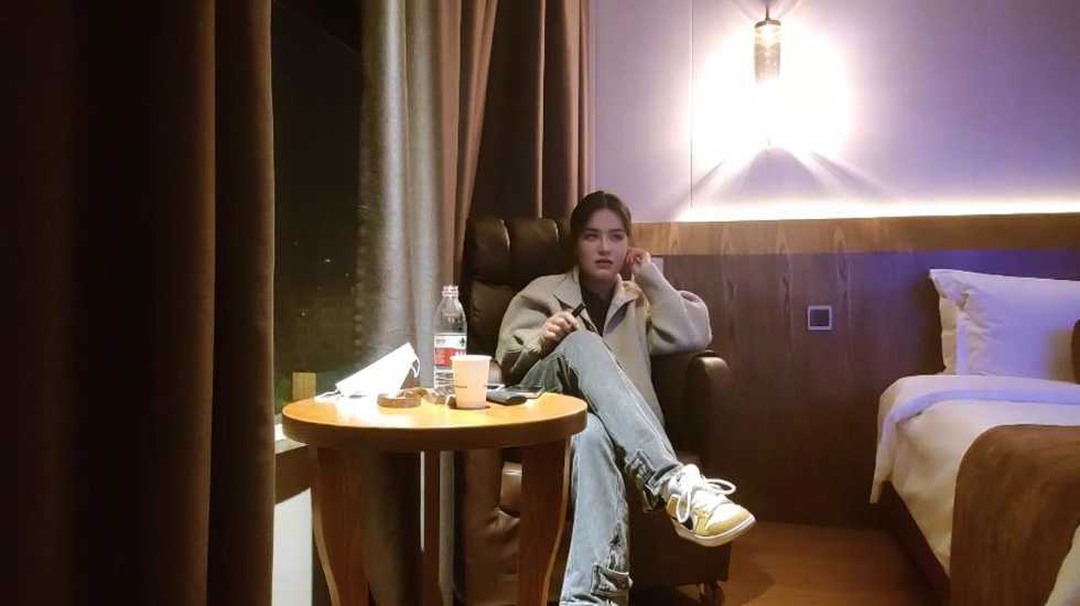 [私人订制]艳丽美女的销魂嘴[20:55]