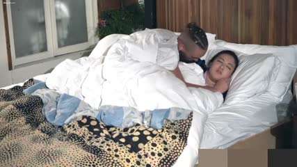 640MITSUKI01SEXMitsuki用她的本能抱著一个敏感而精致的美丽女孩