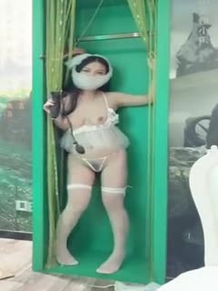 在媽媽朋友邀請的匹配應用程序中，她一起輕輕地馴服了她年輕的最愛。巡迴演出Otsuki Hibiki