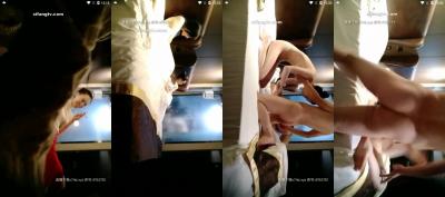 【免费精品】9总全国探花牛仔背带裤长相甜美萌妹沙发脱衣调情再到床上玩苗条身材舔弄扛退猛操 [47:58]