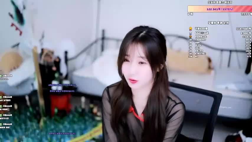 HUNTB604 『お兄ちゃん童贞なんだって？』『エッチしてみたいの？』『ヤラせてあげようか？』『嘘！无理！笑』超小悪魔义妹がボクの童贞に兴味津々！