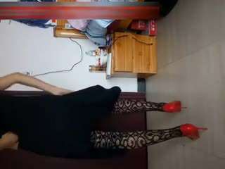 白皙整洁S级美少女最强3P