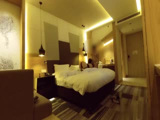 254 0:58HD大神4K偷窥，美妆店CD金发小姐姐，弯腰无痕内贴镜头湿了还露毛