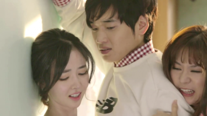 成人时间 被开除的大学宝贝天空仙境吮吸沮丧的继父来清醒她的头脑