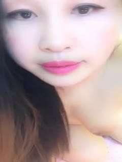 大黑鸡公牛和金发妻子进行配种会