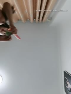 真正的菲律宾夫妇 她的主人在厨房里让她弯腰并完全控制